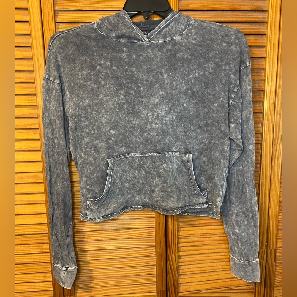 Cropped Hooded Long Sleeve Shirt